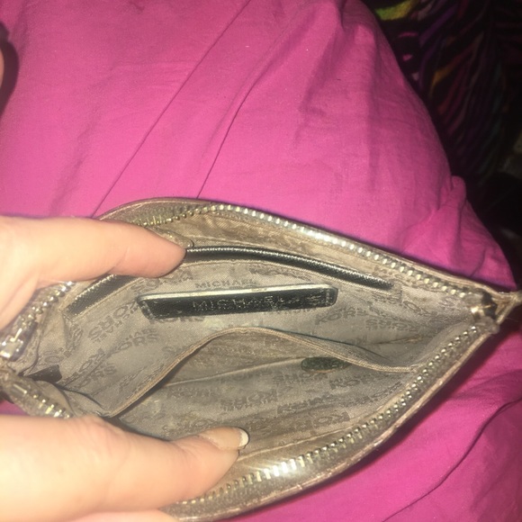 Michael Kors Metallic clutch bag silver - Picture 2 of 3